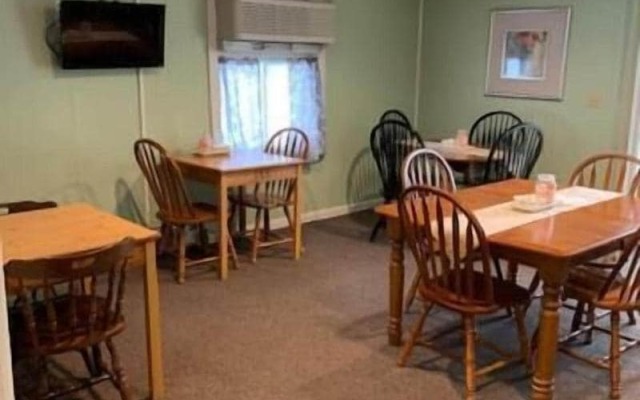 Colonial Valley Motel