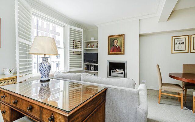 Cadogan Street Apartment