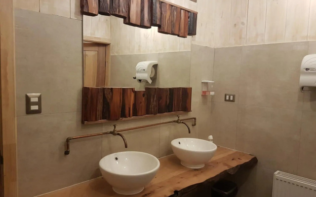 Hotel & Cafe Veliche