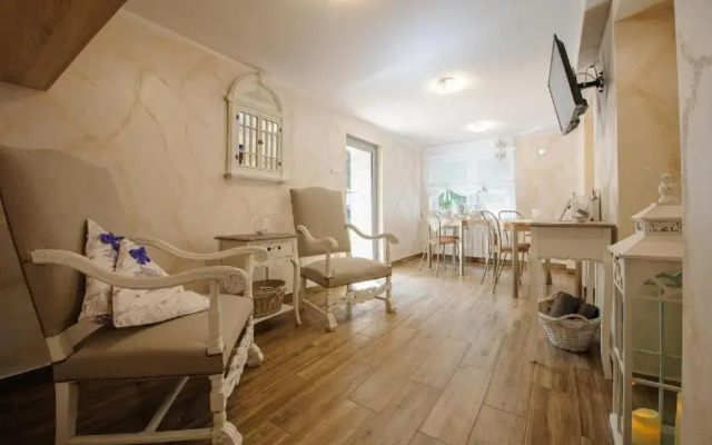 Pokoje i apartamenty IWONA