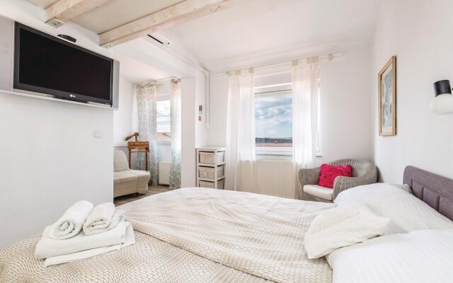 Amazing Home in Rab With Wifi and 3 Bedrooms