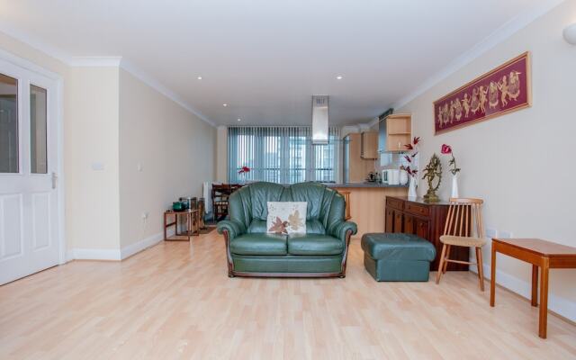 2 Bedroom Balcony Apartment In Putney