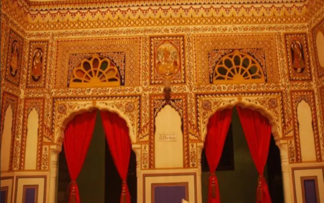 Aapno Heritage Hotel