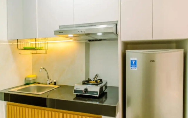 Homey and Cozy Stay Studio Room at Serpong Garden Apartmen