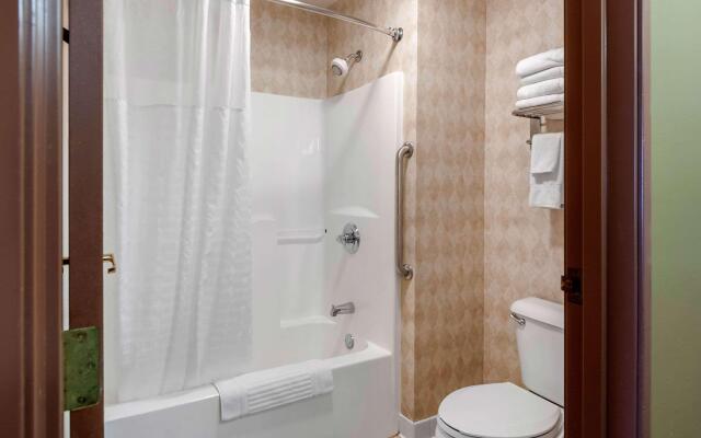 Comfort Inn Dyersville Near Field of Dreams