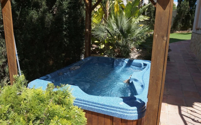 Villa in L'alfs del Pi With hot tub