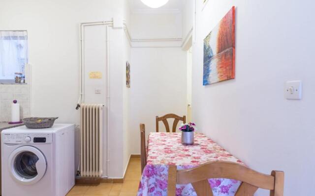 Mema's Tranquil Apartment in Patra