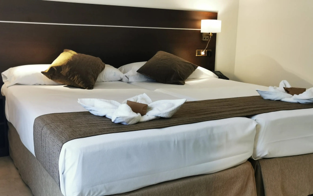 Hotel Mainake