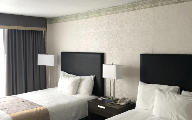 Travelodge by Wyndham Niagara Falls Fallsview