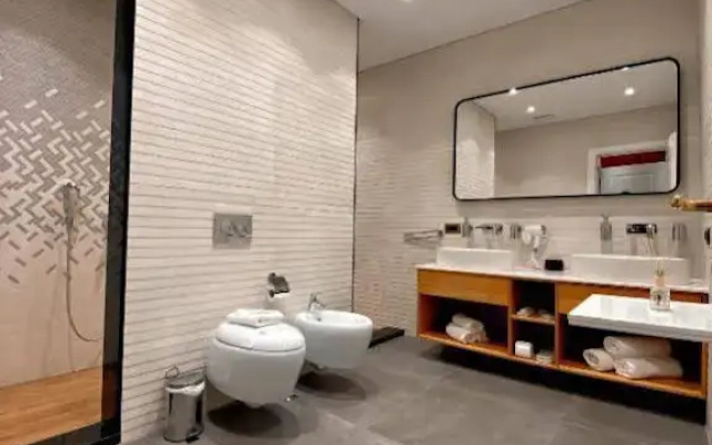 Crown Boutique Hotel