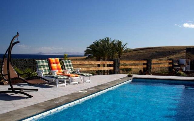 Villa in Puerto Calero, Lanzarote 101687