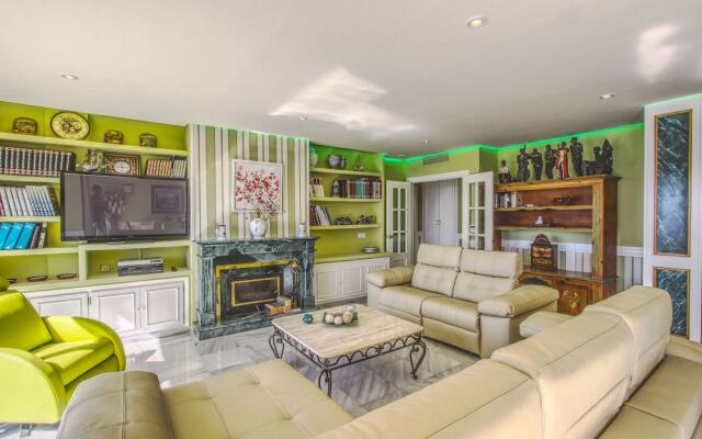 1149 Unique Beachfront Penthouse 400M2 Marbella Center