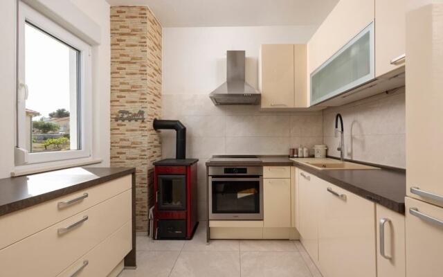 Coastal Comfort Apartment