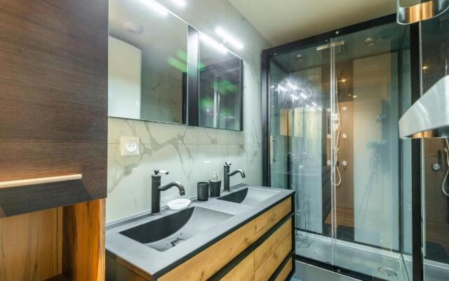 Spacious apartment with two terraces and private parking