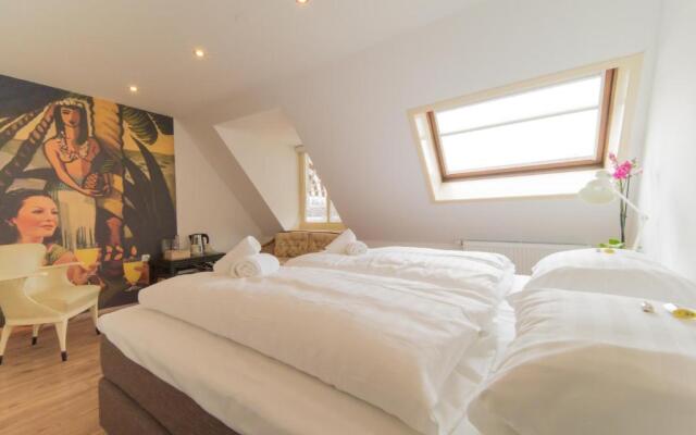 Pink Flamingo Boutique Hostel
