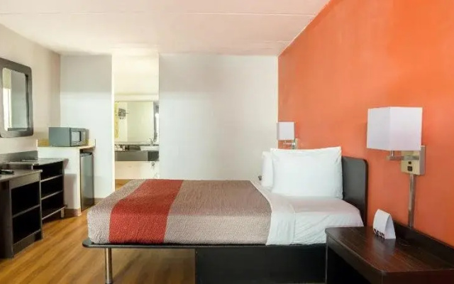 OYO Hotel Sweetwater TN West