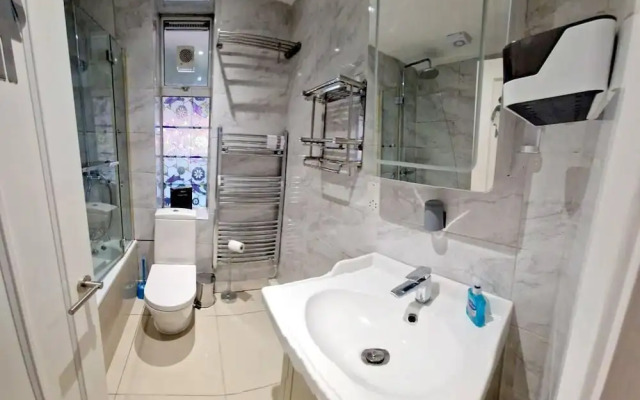 Modern 3-bed House in Surrey Quays