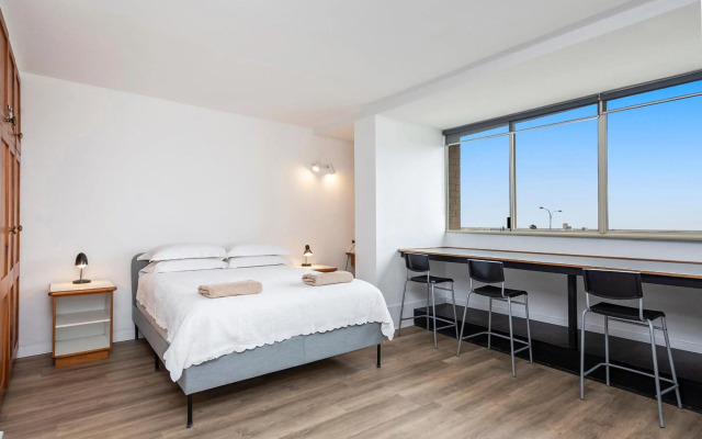 Apartment 201 - Fremantle studio apartment with ocean and harbour views