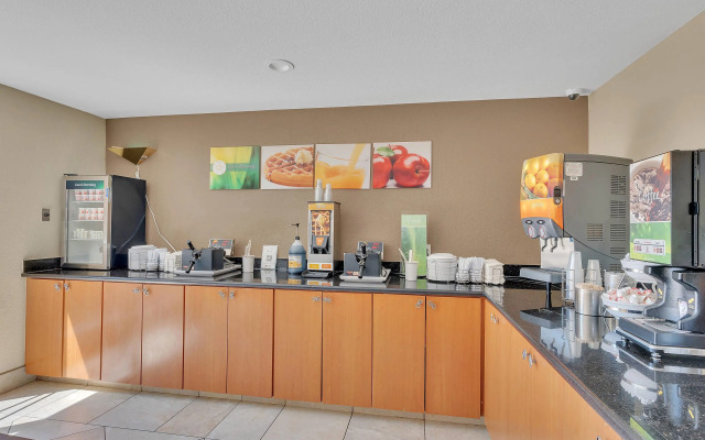 Quality Inn near Six Flags Discovery Kingdom - Napa Valley