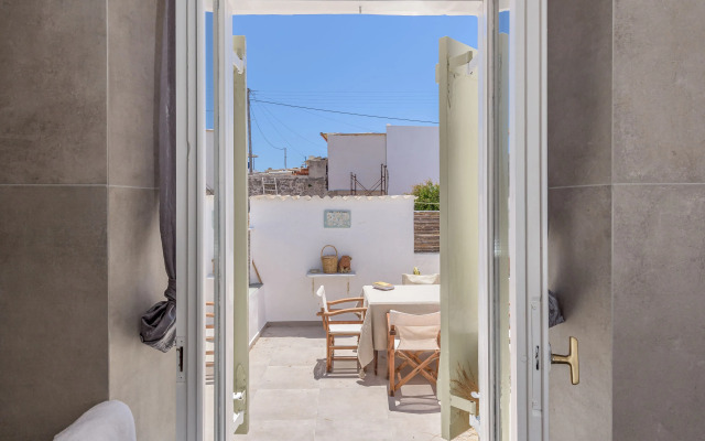 Plakes Sea View Suites