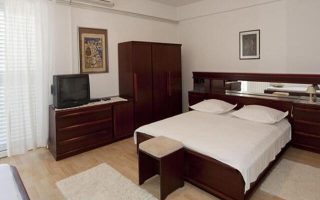 Apartments rooms Roza-200m to sea