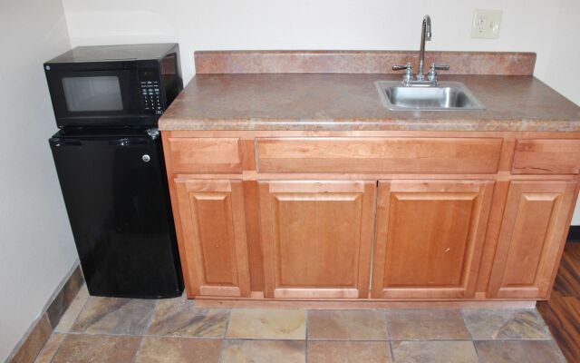 Rodeway Inn & Suites