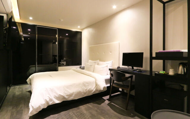 To Heaven Hotel Nampo