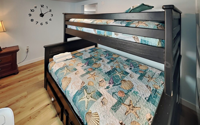 Surfside Beach Bungalow by Ryson Vacation Rentals