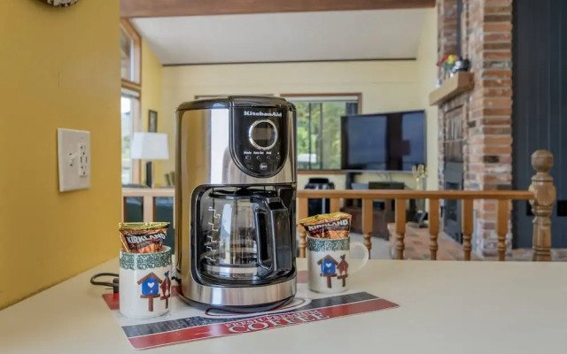 All About The Lake 4 Bedroom Home by NW Comfy Cabins by RedAwning