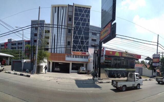 Front One Inn Semarang