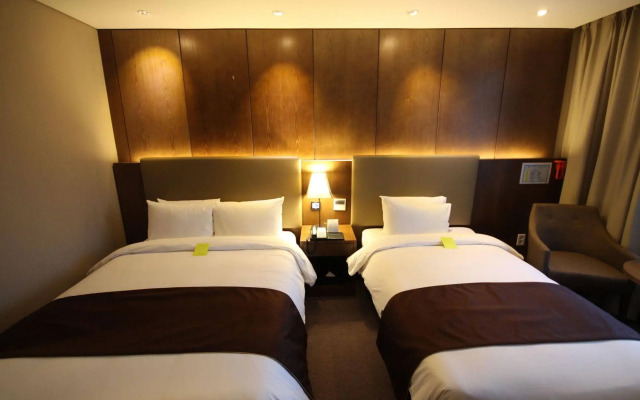 The Central Plaza Hotel