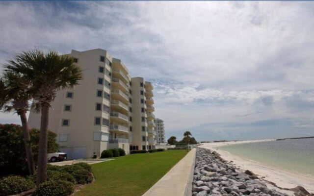 Waterview Towers Yacht Club by Holiday Isle