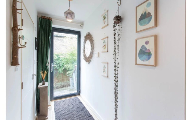 Trendy & Bright Bohemian House in Forest Hill