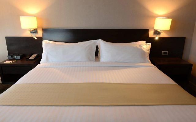 Holiday Inn Santiago - Airport Terminal by IHG