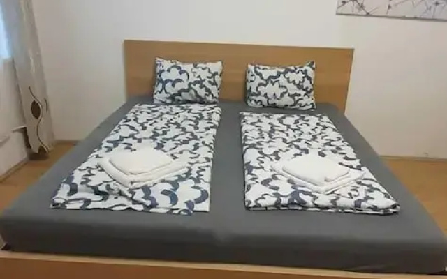 Affordable 2BR Stay 15 Min Enkplatz