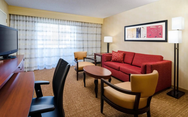 Courtyard by Marriott Fresno