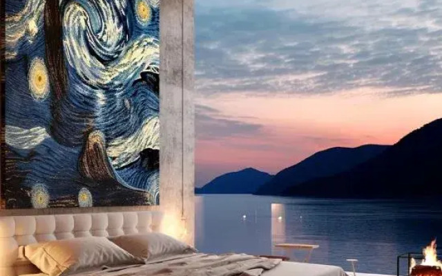 Sanya Yomovo – Bridge House Art Inn