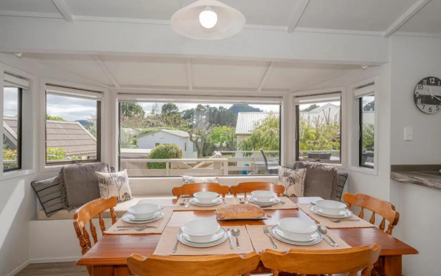 Relax On Courtney - Pauanui Holiday Home