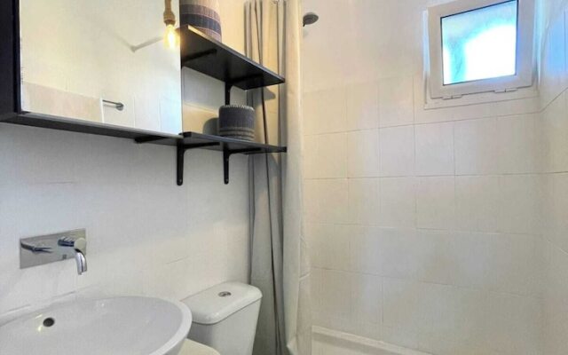 Central Hidden Gem, Rustic Modern 2 Bedroom Flat