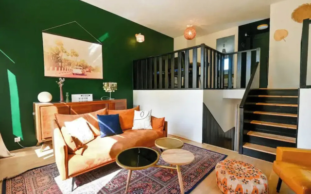 Elegant Triplex With Private Parking-2br/4p-honfleur