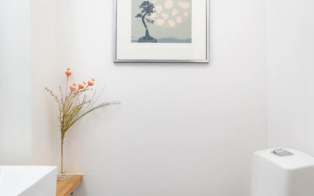 Luxury 2BR Central Getaway, Workation, Staycation, Remote Work