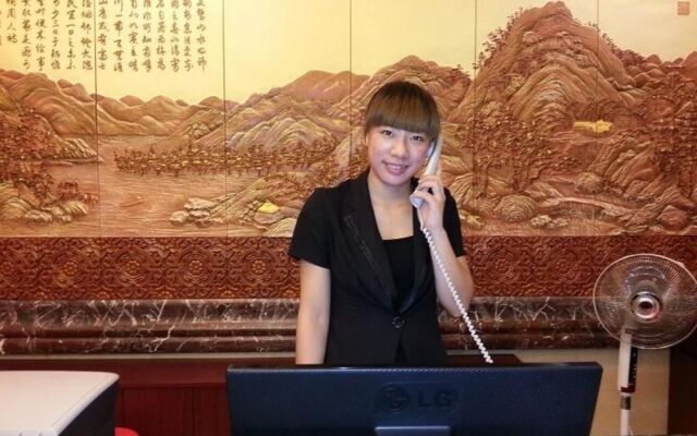 Jinhanting Theme Hotel (Xinyang Railway Station Tianrun Plaza)