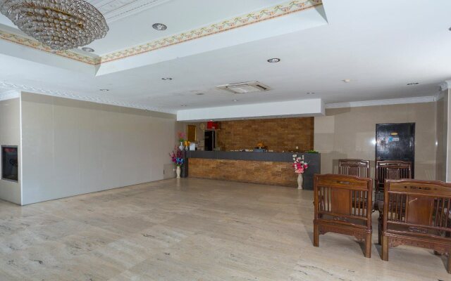 OYO 89619 De Choice Hotel