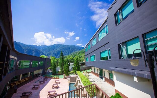 Four Season Beauty Resort