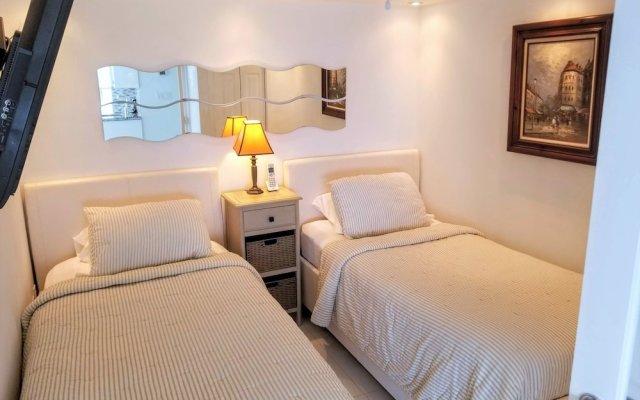 Alexander 1101 2 Bedroom Apts by RedAwning