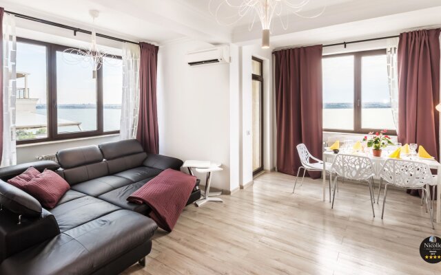 Deluxe Nicolle Solid Residence Mamaia