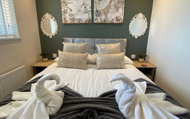 Cozy Bedford Home With 3 Bedrooms