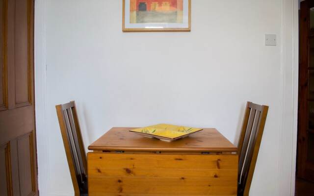 Bright and Spacious Home by Leith Walk