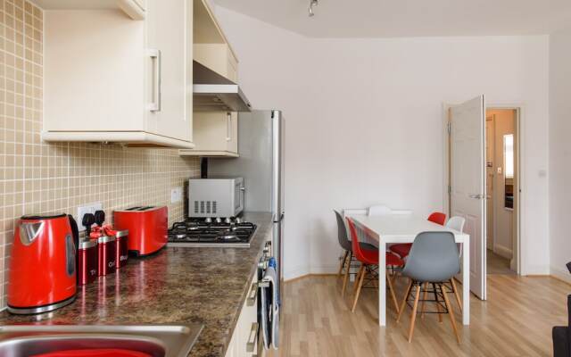 2 84a Albany Road