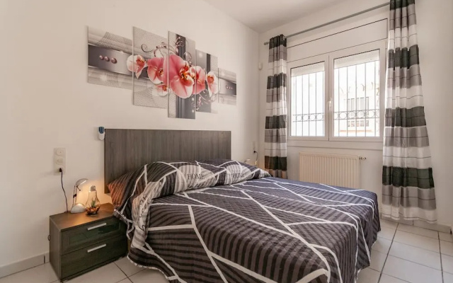 Beautiful Holiday Home for 4 With Private Swimming Pool